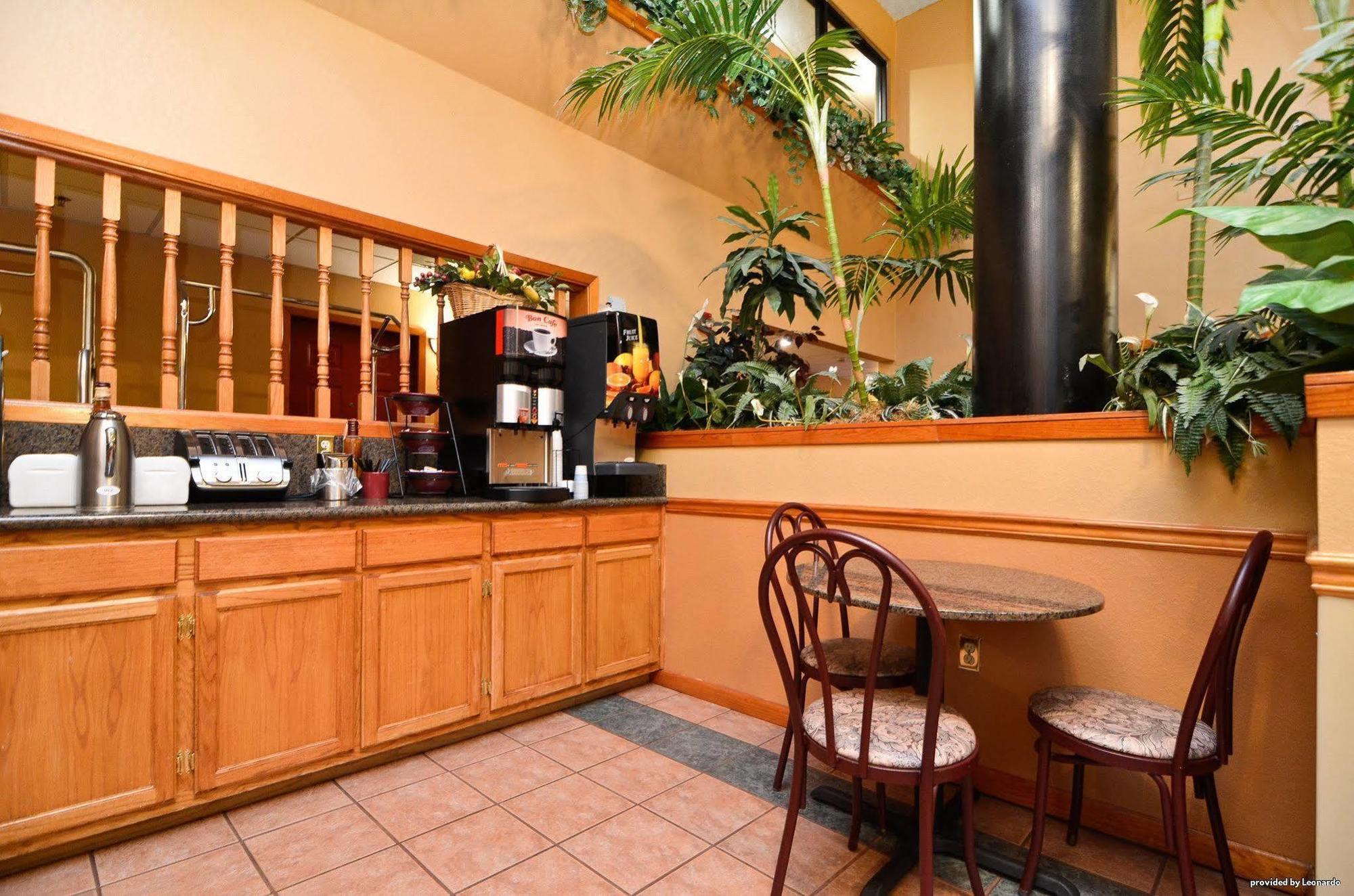 America'S Best Value Inn & Suites-Клинтон Экстерьер фото
